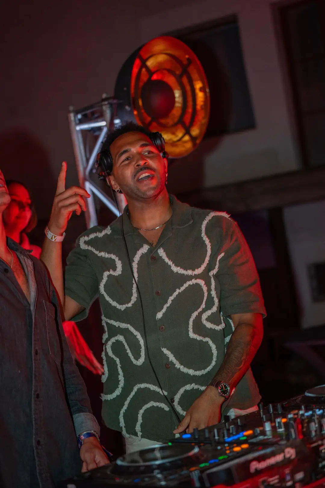 SEKOU pointing up towards the speakers